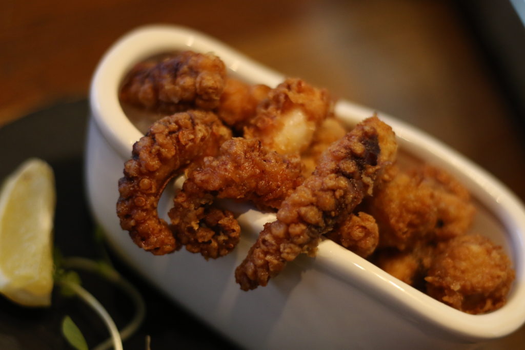 <strong>レジェンドオクトパス<br>〜Fried Octopus〜</strong>　880<small>円</small><br>