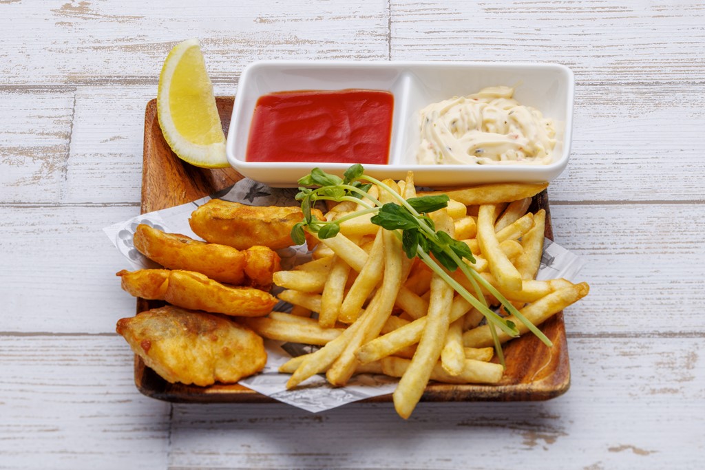 <strong>Fish & Chips</strong>　880<small>yen</small><br>