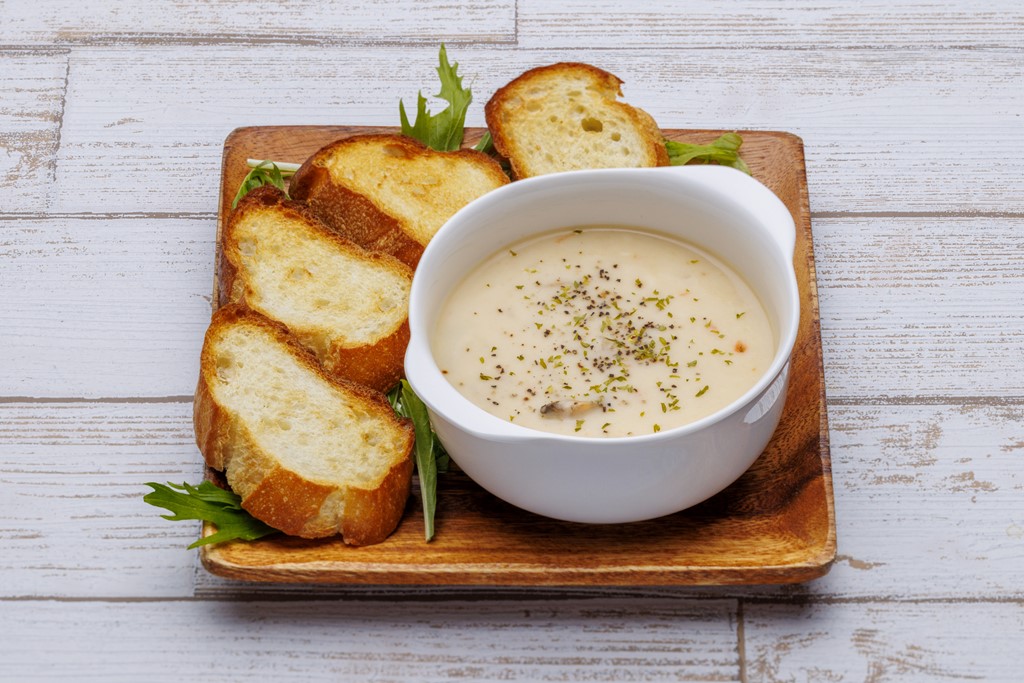 <strong>Clam Chowder</strong>　780<small>yen</small><br>