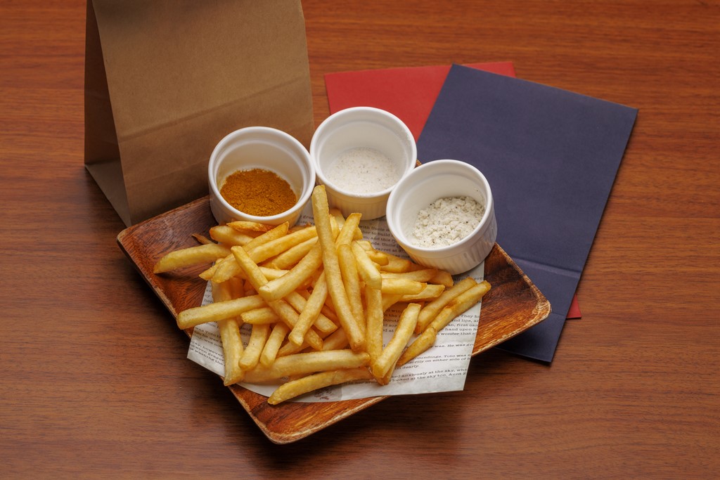 <strong>シャカフリポテト ～Spiced French Fries～</strong>　880<small>円</small><br>